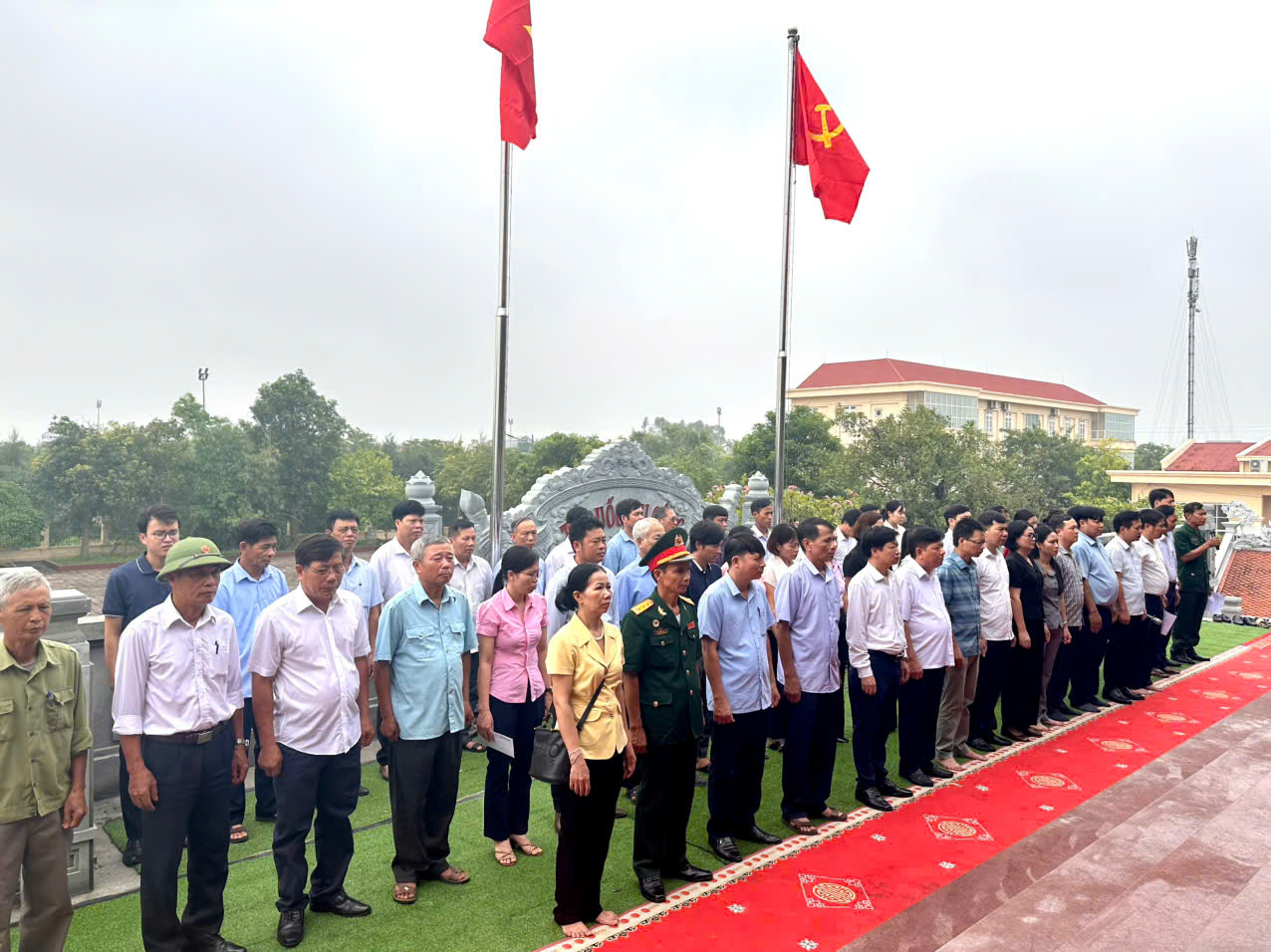Hồng Minh: Trang nghiêm tổ chức các hoạt động dâng hương, lễ cầu siêu, thả đèn hoa đăng nhân kỷ niệm 27/7