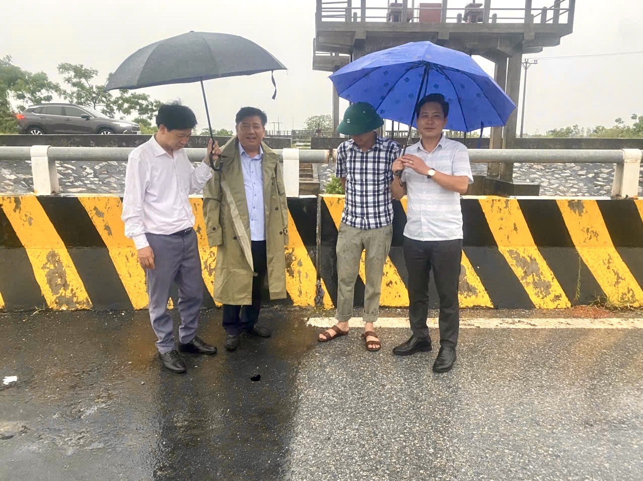 Lãnh đạo Đảng uỷ - HĐND, UBND xã, kiểm tra công tác phòng chống, ứng phó với cơn bão số 3 (Wipha) trên địa bàn xã.