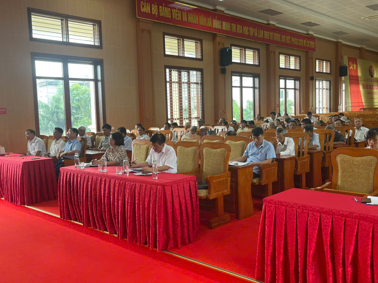Hội nghị tiếp xúc cử tri trước kỳ họp thứ hai của đại biểu HĐND xã Hồng Minh khoá I, nhiệm kỳ 2021 - 2026