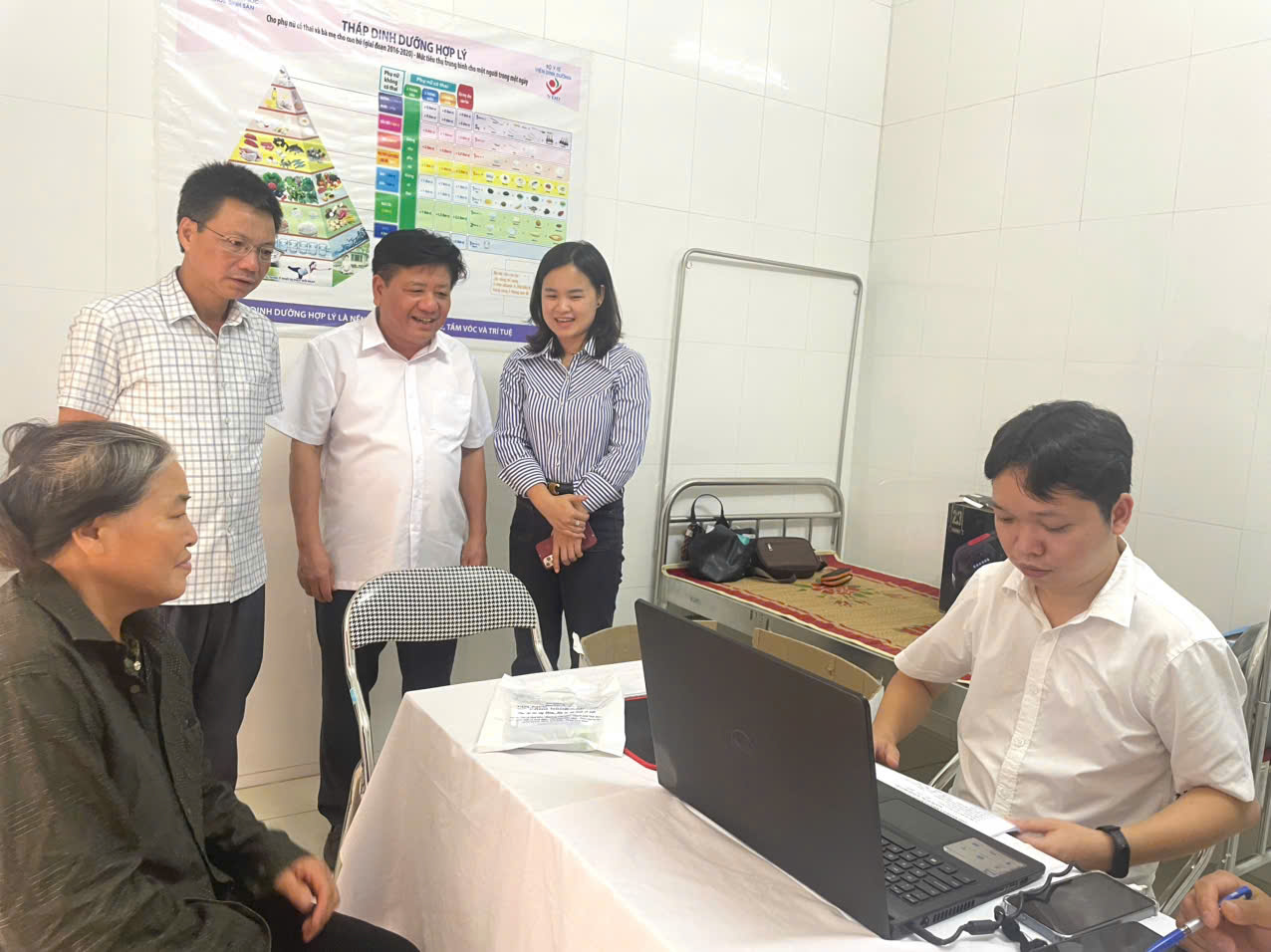 HỒNG MINH ĐẨY MẠNH KHÁM SỨC KHỎE ĐỊNH KỲ, HƯỚNG TỚI 100% CÁN BỘ VÀ NHÂN DÂN ĐƯỢC KHÁM SỨC KHỎE MIỄN PHÍ
