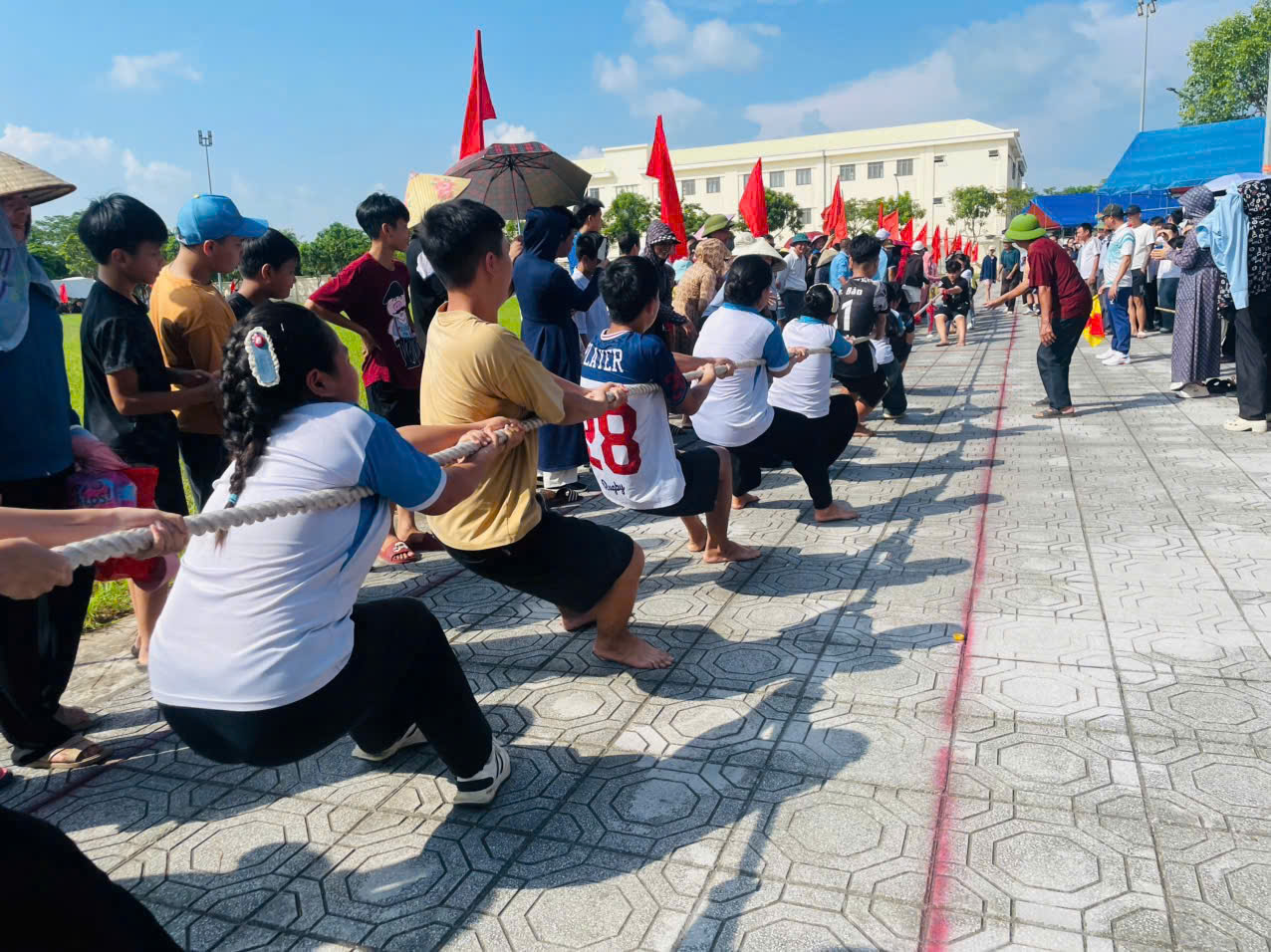 SÔI NỔI VÀ ĐẦY TIẾNG CƯỜI VỚI HOẠT ĐỘNG KÉO CO TRUNG THU TẠI XÃ HỒNG MINH