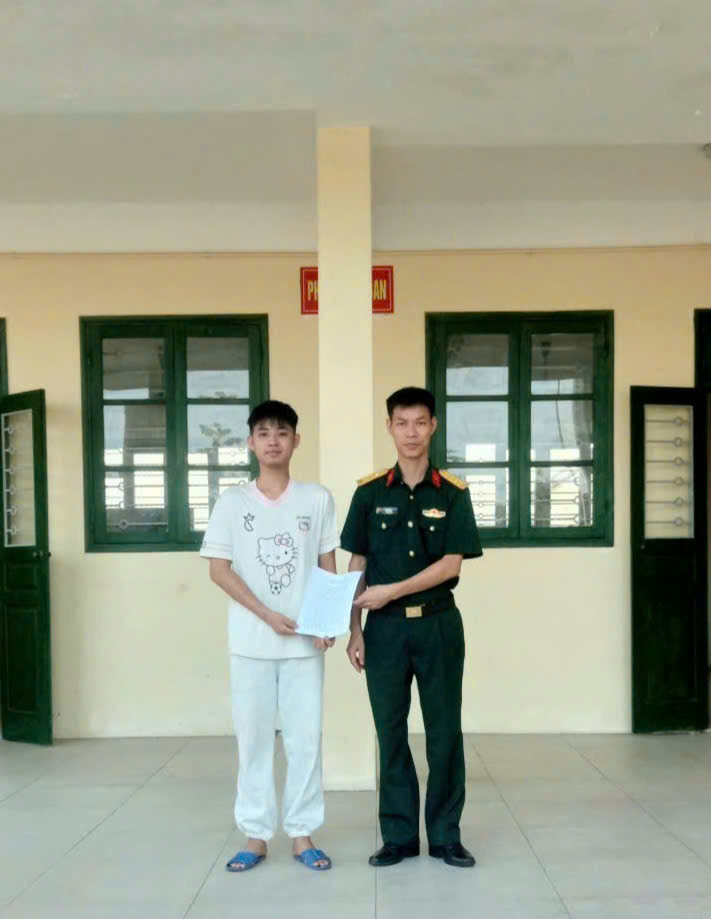 TUỔI TRẺ XÃ HỒNG MINH HĂNG HÁI VIẾT ĐƠN TÌNH NGUYỆN LÊN ĐƯỜNG NHẬP NGŨ