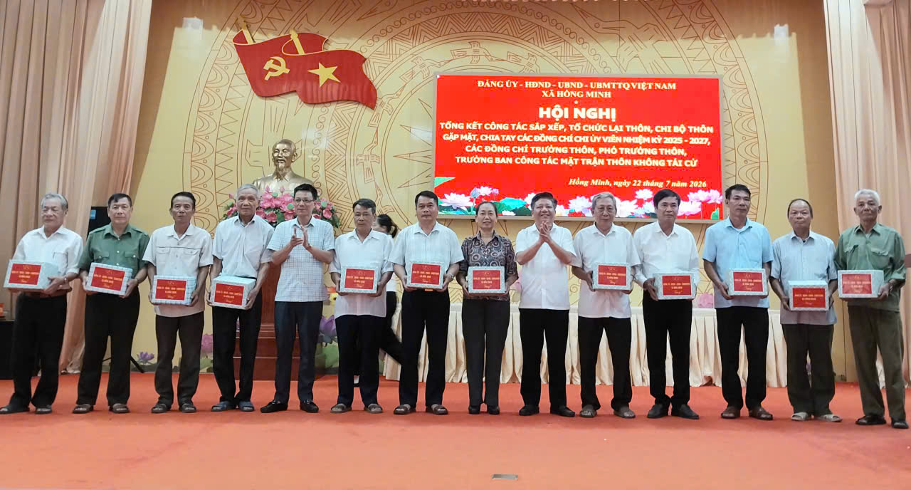 HỒNG MINH TỔNG KẾT CÔNG TÁC SẮP XẾP, TỔ CHỨC LẠI THÔN, GẶP MẶT, TRI ÂN ĐỘI NGŨ CÁN BỘ CƠ SỞ