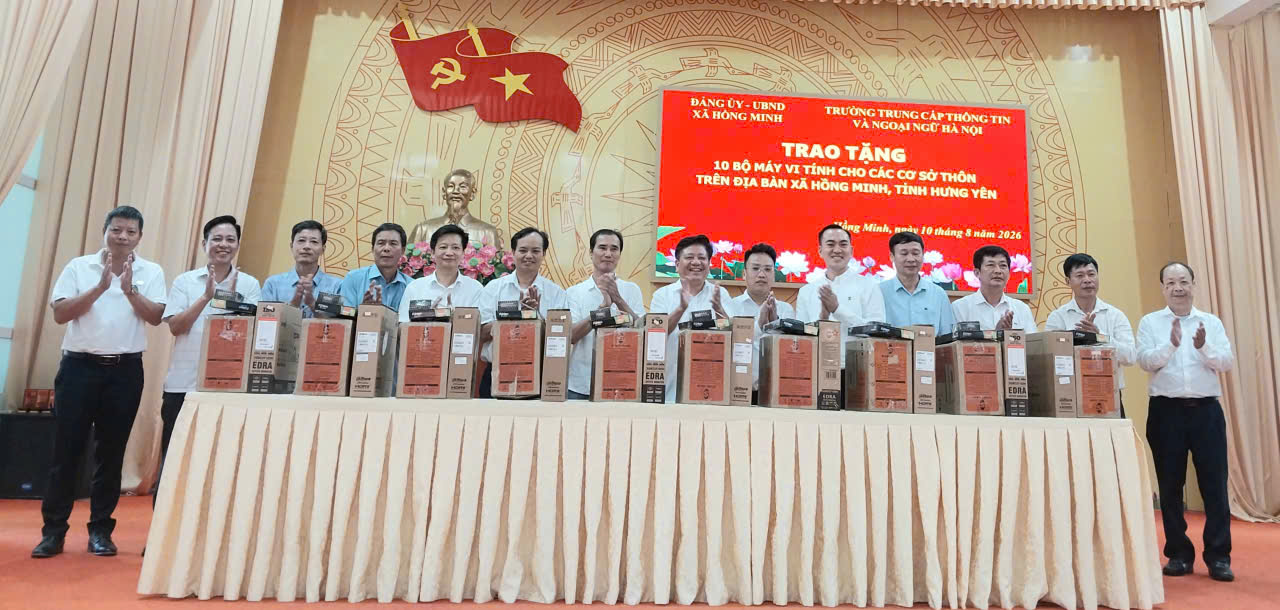 HỒNG MINH: 10 BỘ MÁY VI TÍNH ĐƯỢC TRAO TẶNG, TIẾP SỨC CHUYỂN ĐỔI SỐ Ở CƠ SỞ