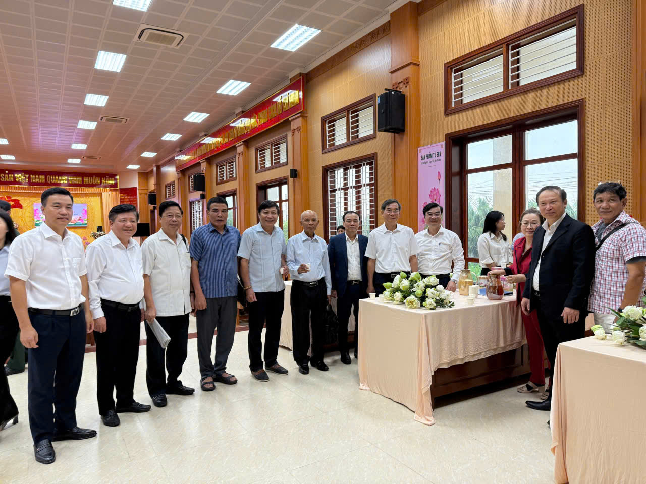 HỘI THẢO QUỐC GIA “HOA SEN GẮN VỚI PHÁT TRIỂN  LÀNG NGHỀ” TẠI XÃ HỒNG MINH