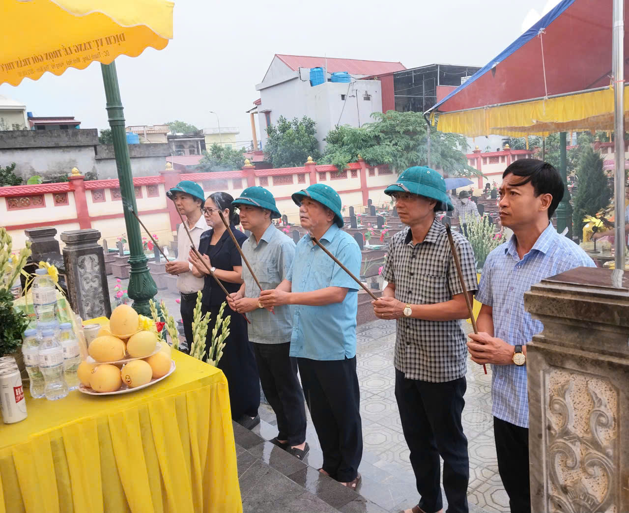 XÃ HỒNG MINH TỔ CHỨC LỄ DÂNG HƯƠNG, HOÀN MỘ CÁC LIỆT SĨ SAU KHAI QUẬT, LẤY MẪU GIÁM ĐỊNH ADN