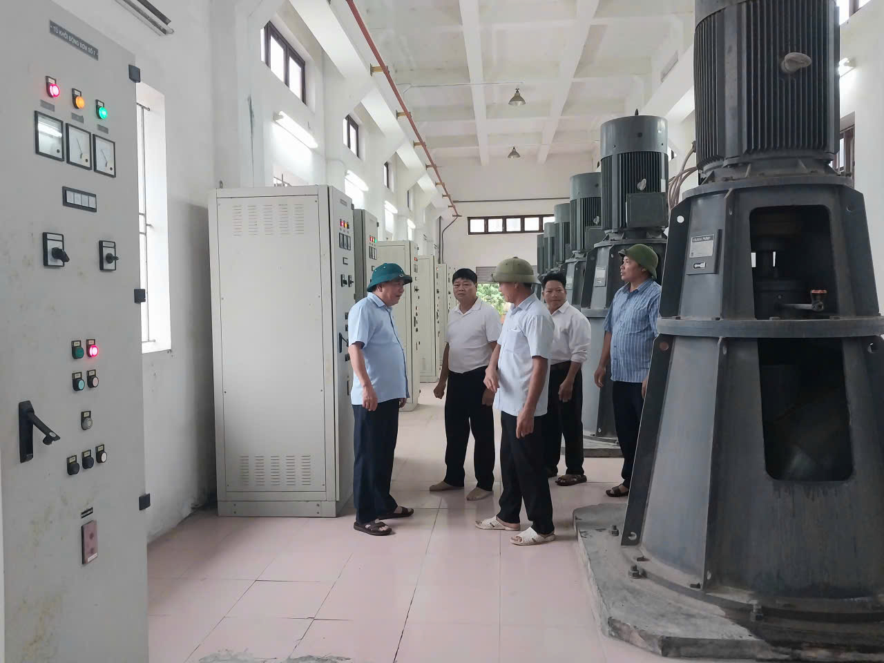 HỒNG MINH CHỦ ĐỘNG ỨNG PHÓ MƯA LỚN, TẬP TRUNG TIÊU ÚNG, BẢO VỆ SẢN XUẤT NÔNG NGHIỆP