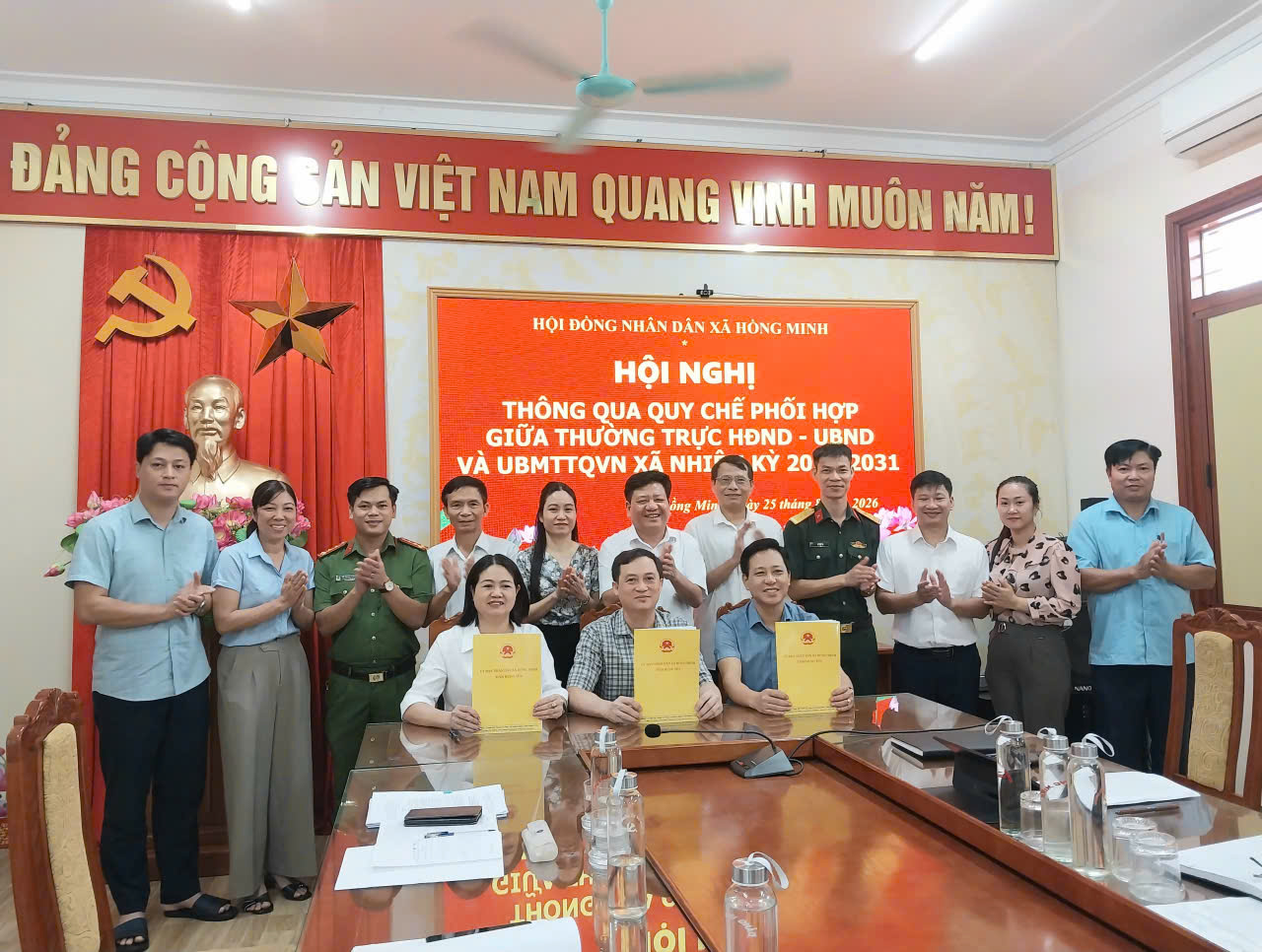 HỘI NGHỊ THÔNG QUA VÀ KÝ KẾT QUY CHẾ  PHỐI HỢP GIỮA HĐND, UBND VÀ ỦY BAN MTTQ VIỆT NAM XÃ HỒNG MINH NHIỆM KỲ 2026 – 2031