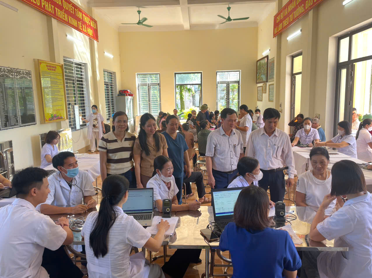 HỒNG MINH TỔ CHỨC KHÁM SỨC KHỎE ĐỊNH KỲ MIỄN PHÍ CHO NHÂN DÂN THÔN VĨNH THƯỢNG