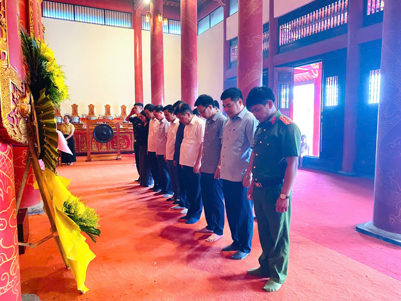 HỒNG MINH DÂNG HOA, DÂNG HƯƠNG  TƯỞNG NIỆM CÁC ANH HÙNG LIỆT SĨ