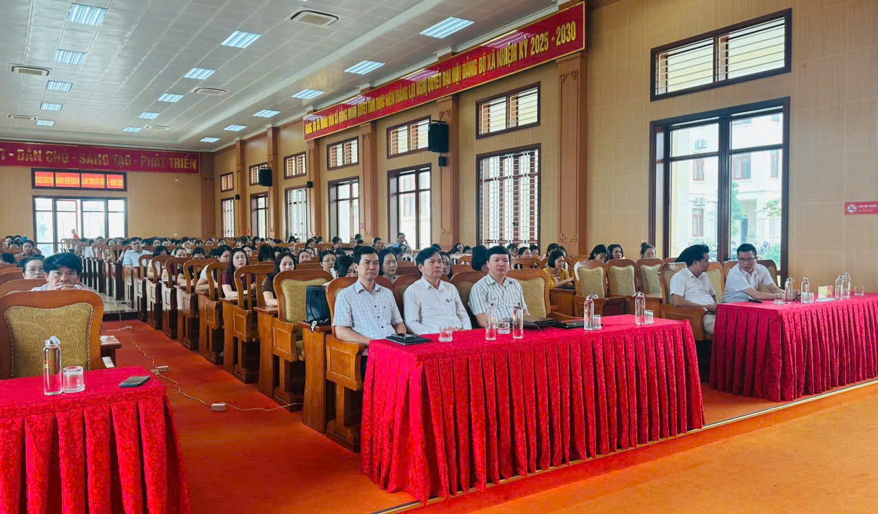 TẬP HUẤN ĐỔI MỚI SÁNG TẠO, CHUYỂN ĐỔI SỐ VÀ ỨNG DỤNG TRÍ TUỆ NHÂN TẠO (Al) TRONG THỰC HIỆN NHIỆM VỤ CHUYÊN MÔN CHO CÁN BỘ, VIÊN CHỨC GIÁO DỤC