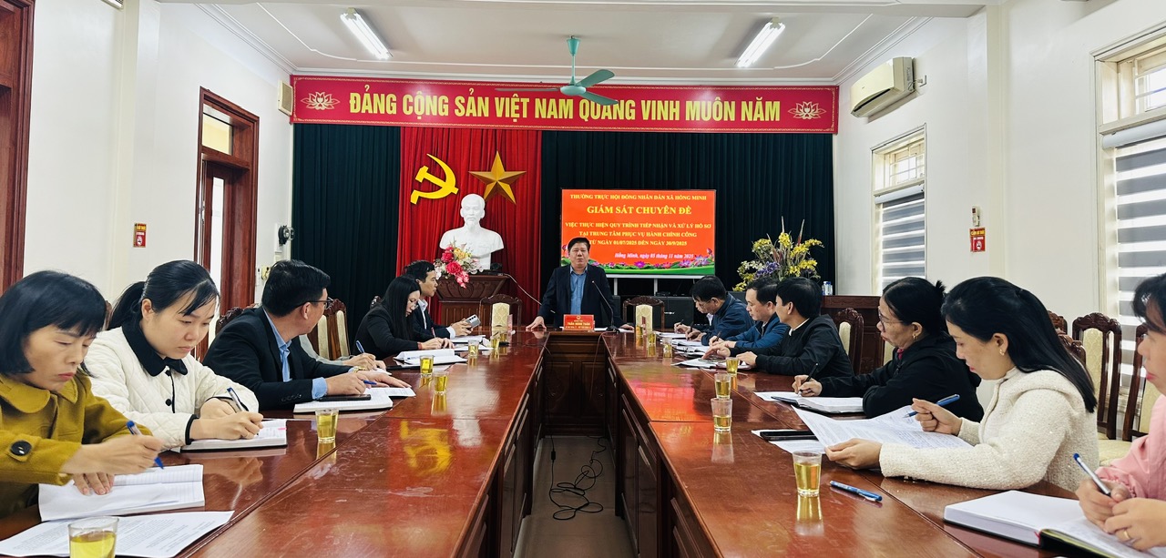 Thường trực HĐND xã Hồng Minh tổ chức giám sát chuyên đề việc thực biện quy trình tiếp nhận và xử lý hồ sơ tại trung tâm phục vụ hành chính công từ ngày 1/7/2025 đến ngày 30/9/2025