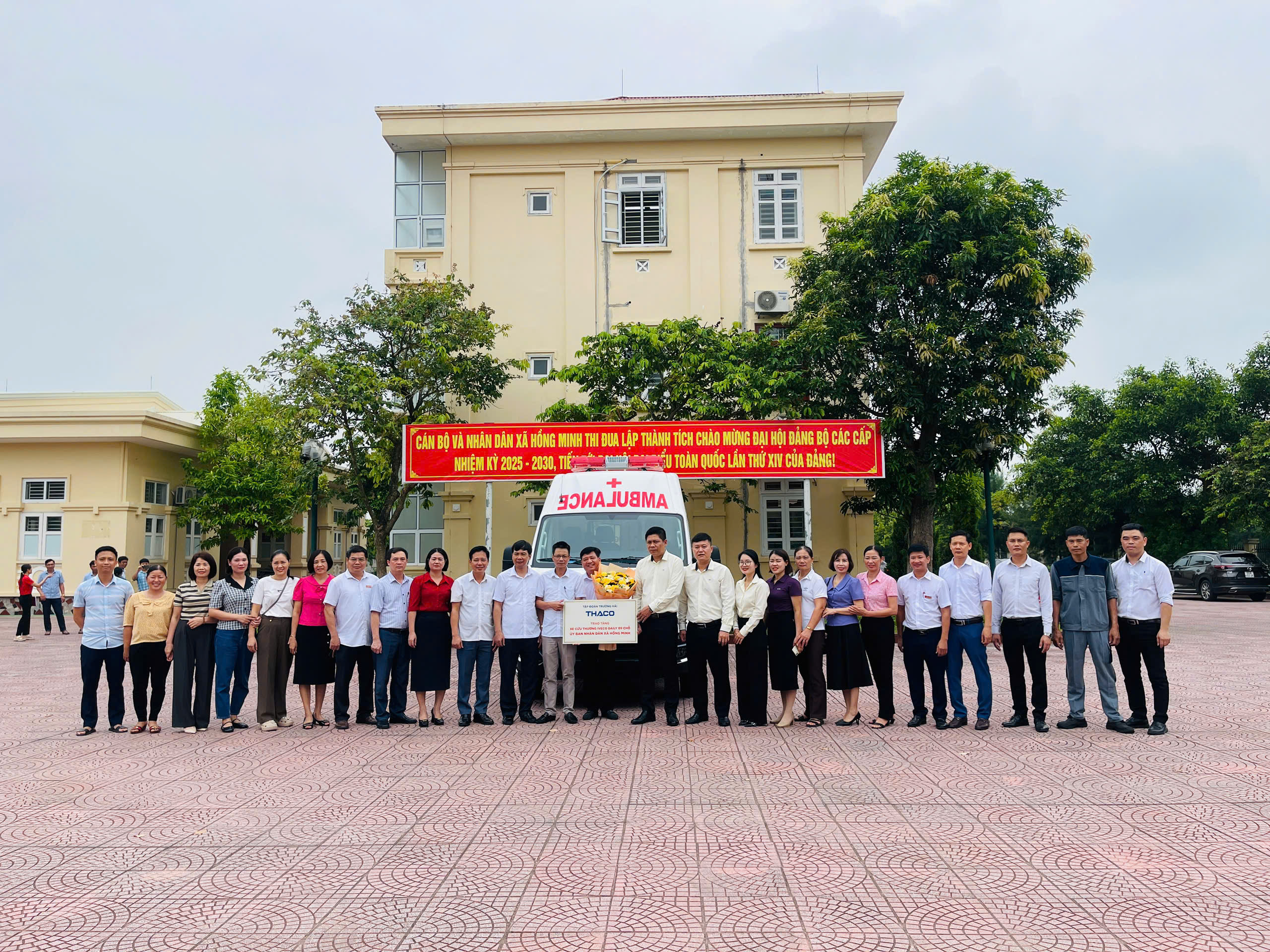 Xã Hồng Minh tiếp nhận xe cứu thương trị giá hơn 1,2 tỷ đồng