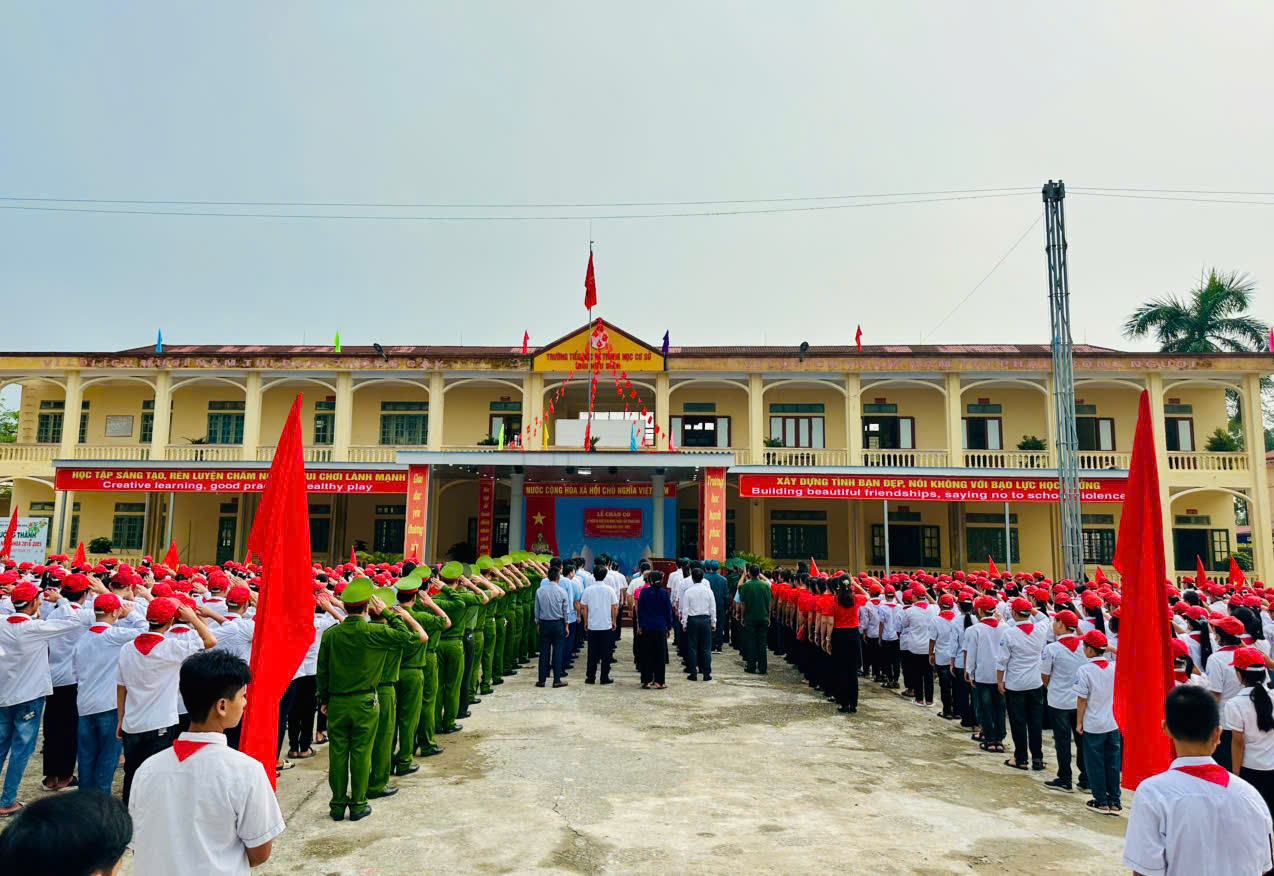 Hồng Minh tổ chức lễ chào cờ “Tôi yêu Tổ quốc, quê hương tôi” nhân kỷ niệm 80 năm Cách mạng tháng Tám và Quốc khánh nước Cộng hoà xã hội chủ nghĩa Việt Nam 2/9.