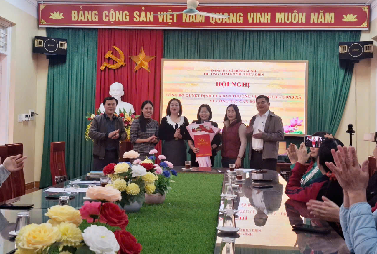Lễ công bố và trao quyết định về công tác cán bộ tại trường TH&THCS Bùi Hữu Diên và Trường Mầm non Bùi Hữu Diên