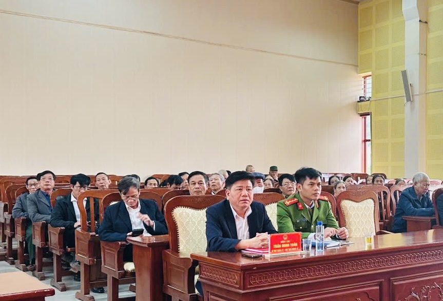 Đại biểu HĐND xã Hồng Minh tiếp xúc cử tri giữa đại biểu HĐND xã với cử tri trước kỳ họp thường lệ cuối năm 2025