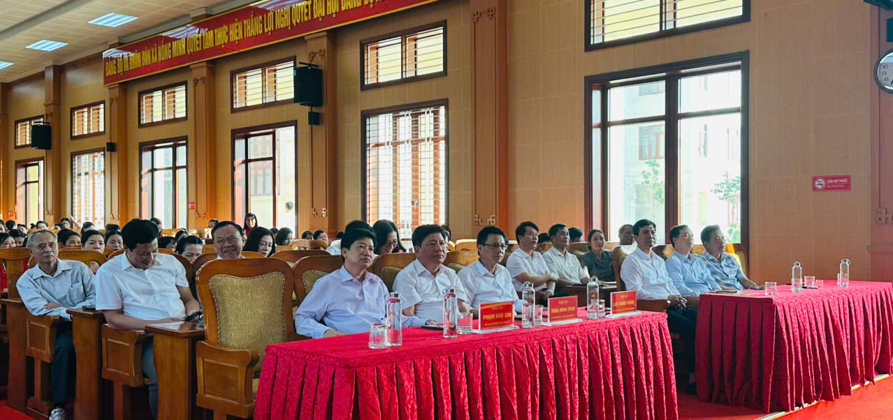 Lễ kỉ niệm 43 năm ngày Nhà giáo Việt Nam (20/11/1982 – 20/11/2025); Tổng kết phong trào thi đua “Đổi mới sáng tạo trong quản lý, giảng dạy và học tập năm học 2024 - 2025”; Triển khai phong trào thi đua năm 2025 – 2026