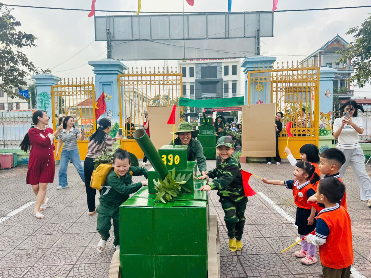 Trường Mầm non Bùi Hữu Diên tổ chức hoạt động chuyên đề kỷ niệm 81 năm Ngày thành lập Quân đội nhân dân Việt Nam (22/12/1944 – 22/12/2025)