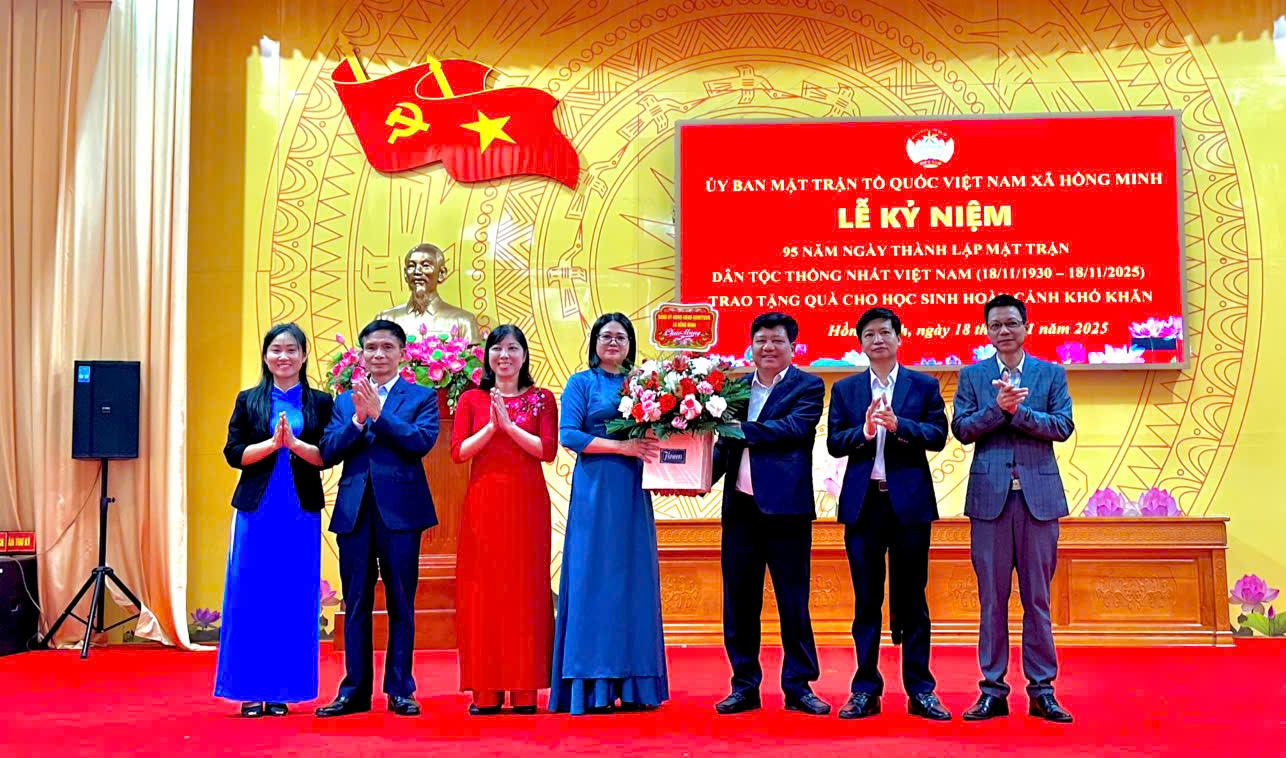 Lễ kỷ niệm 95 năm ngày thành lập mặt trận dân tộc thống nhất Việt Nam ( 18/11/1930 – 18/11/2025); Trao quà cho học sinh có hoàn cảnh khó khăn