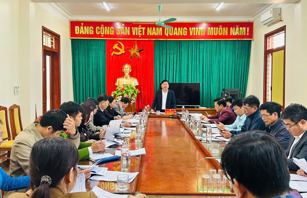 Hội nghị nghe UBND xã báo cáo tình hình KT – XH, báo cáo tài chính ngân sách năm 2025 và phân bổ ngân sách năm 2026; Kế hoạch vốn đầu tư công năm 2026 và một số tờ trình của UBND xã.