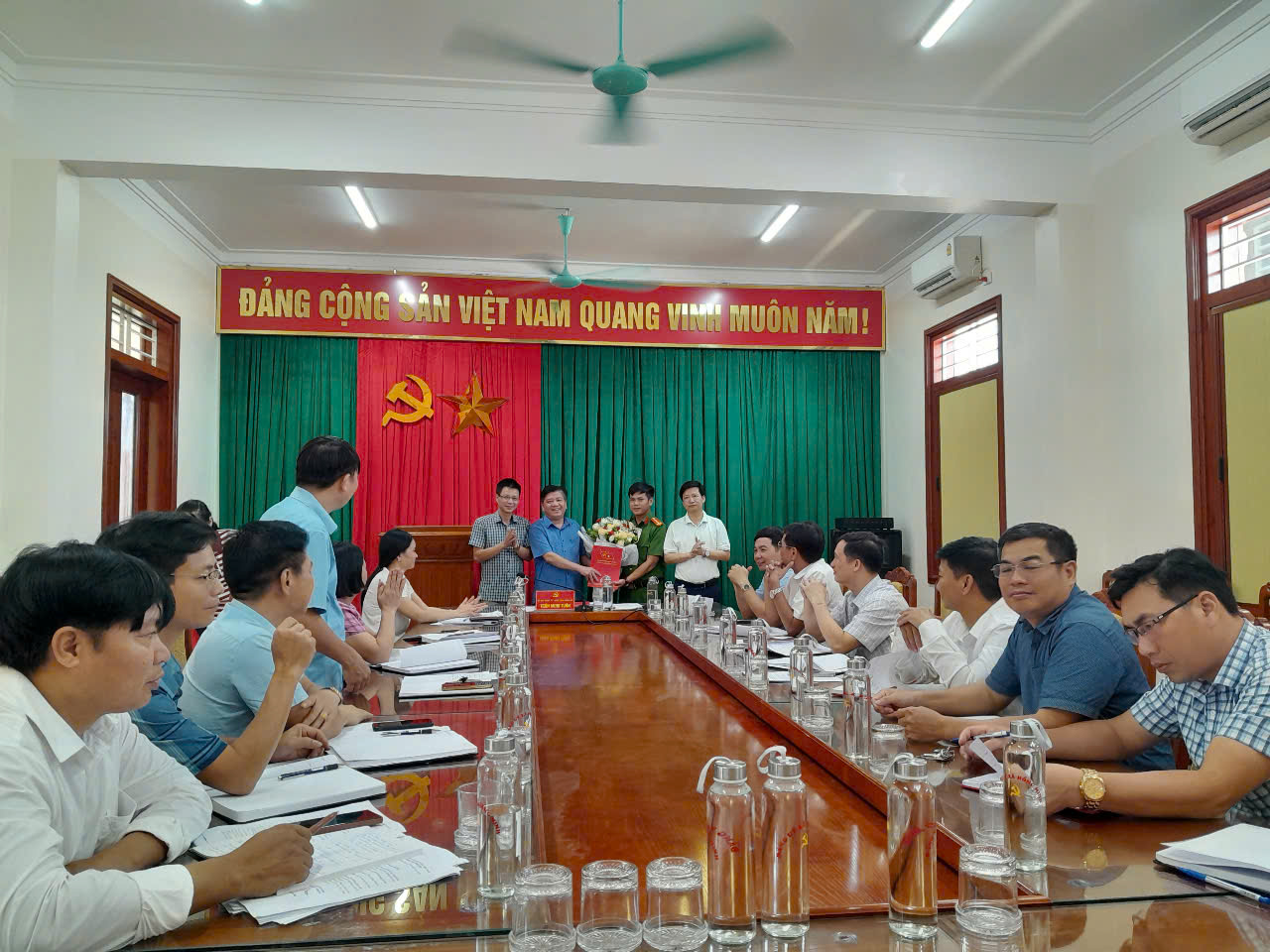 Xã Hồng Minh tổ chức hội nghị công bố quyết định bổ sung BCH Đảng bộ xã nhiệm kỳ 2025 – 2030