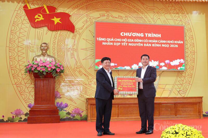 Đồng chí Nguyễn Hồng Diên, Ủy viên Ban Chấp hành Trung ương Đảng, Phó Bí thư Đảng ủy Quốc hội thăm, tặng quà Tết cho các hộ nghèo, cận nghèo và gia đình có hoàn cảnh khó khăn tại các xã Hồng Minh, Tiên La và Lê Quý Đôn