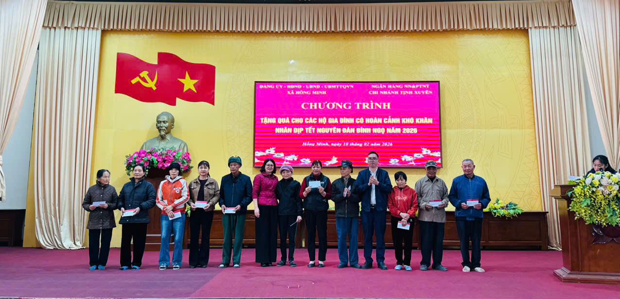 Ngân hàng Agribank Chi nhánh Tịnh Xuyên đồng hành chăm lo Tết tại xã Hồng Minh