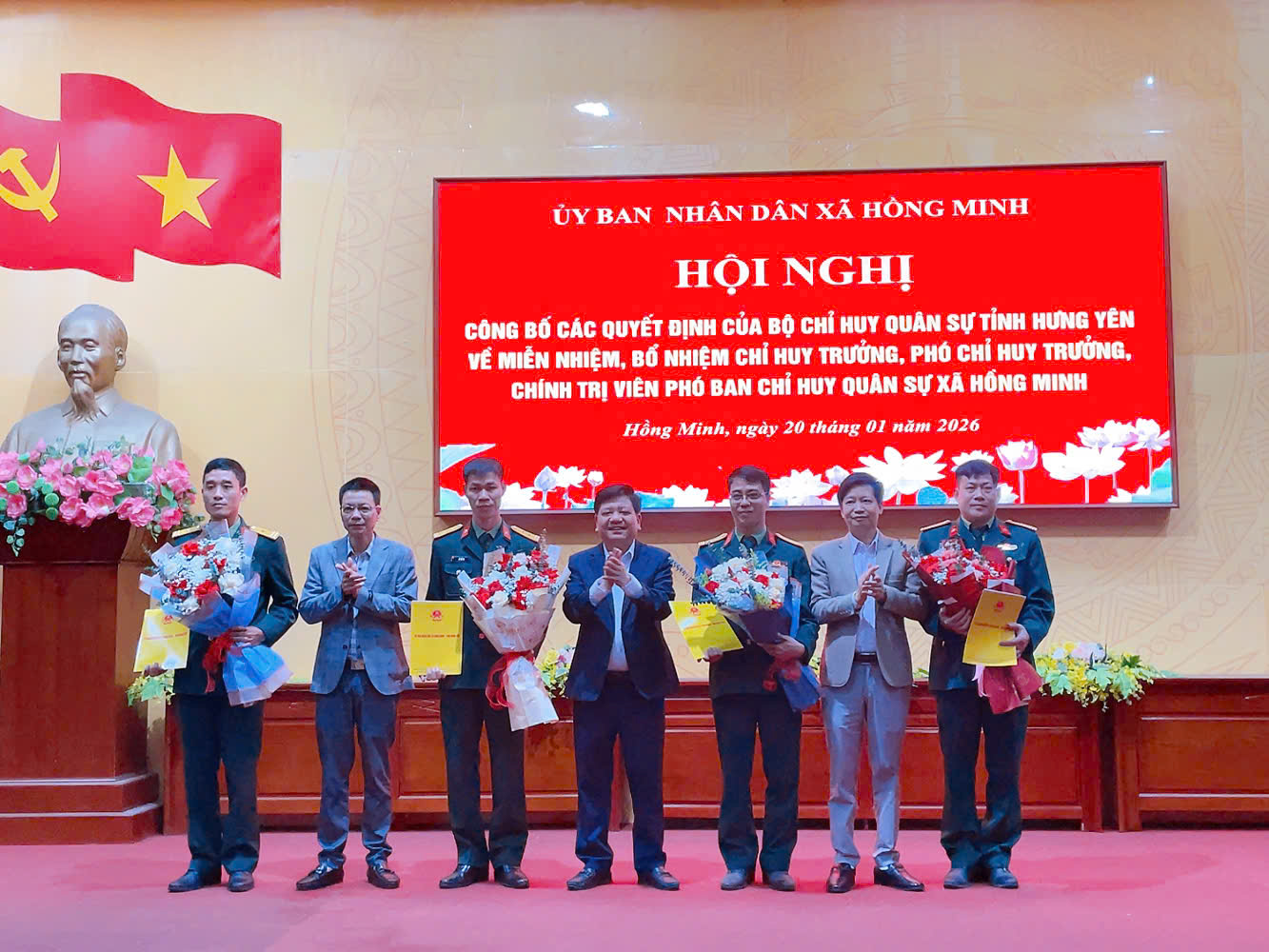 Hội nghị công bố các quyết định của Bộ chỉ huy Quân sự (BCHQS) tỉnh Hưng Yên về miễn nhiệm, bổ nhiệm Chỉ huy trưởng, Phó Chỉ huy trưởng, Chính trị viên Phó BCHQS xã Hồng Minh