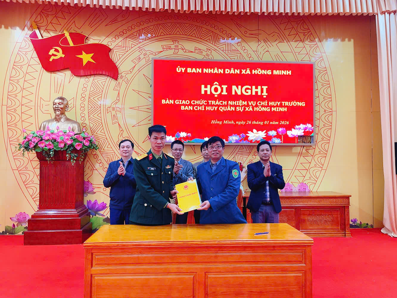 HỘI NGHỊ BÀN GIAO CHỨC NĂNG, NHIỆM VỤ BAN CHỈ HUY QUÂN SỰ XÃ HỒNG MINH