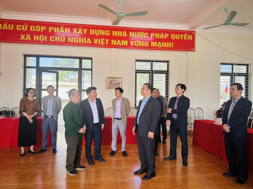 UỶ BAN BẦU CỬ TỈNH KIỂM TRA CÔNG TÁC CHUẨN BỊ BẦU CỬ TẠI XÃ HỒNG MINH