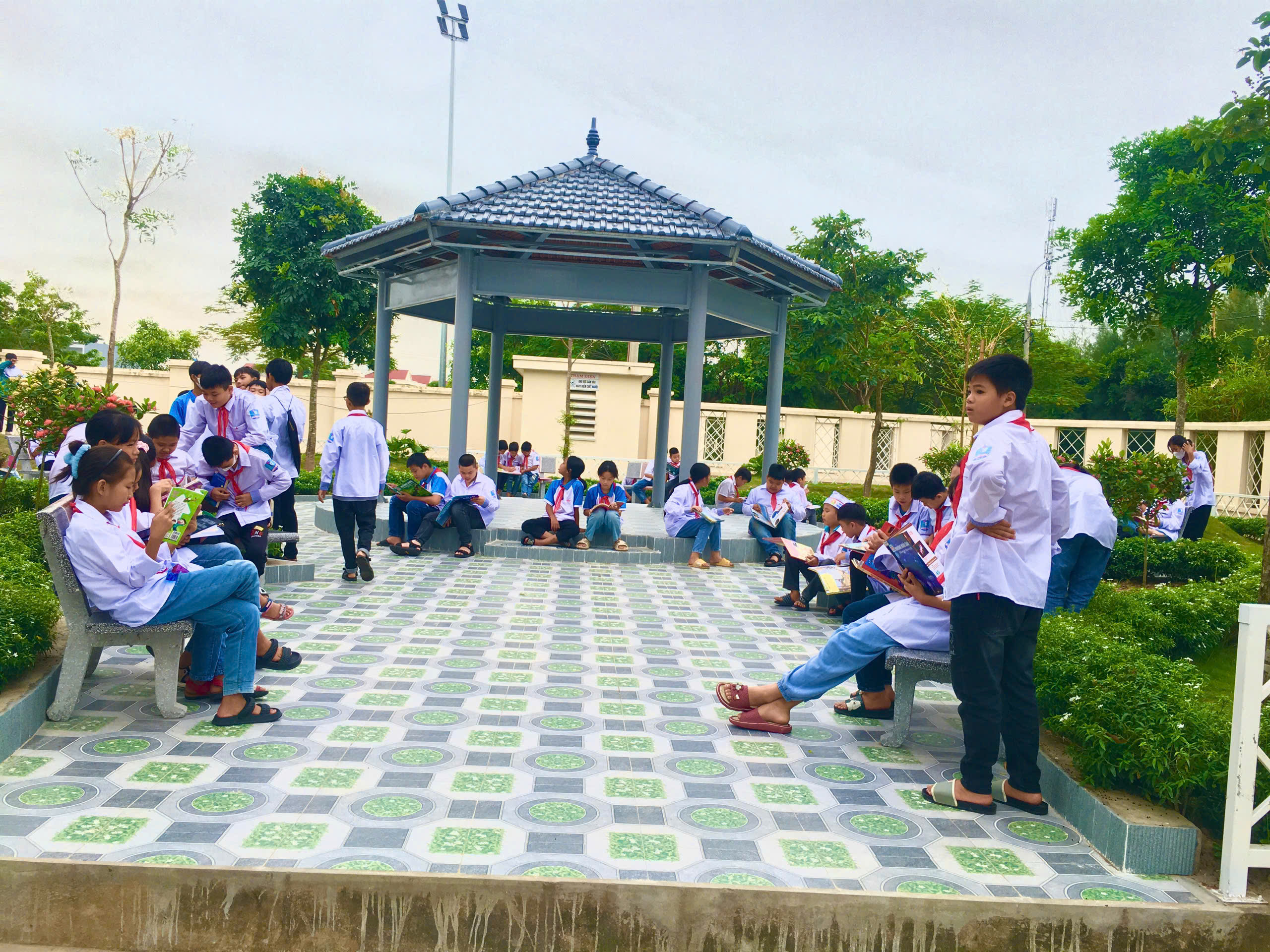 Trường Trung học Cơ sở Lý Nam Đế đã long trọng phát động phong trào hưởng ứng Ngày Sách và Văn hóa đọc Việt Nam năm 2026