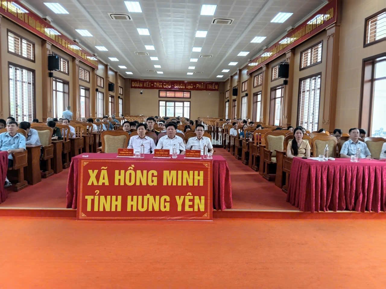 XÃ HỒNG MINH THAM DỰ HỘI NGHỊ TOÀN QUỐC NGHIÊN CỨU, HỌC TẬP, QUÁN TRIỆT VÀ TRIỂN KHAI THỰC HIỆN NGHỊ QUYẾT HỘI NGHỊ LẦN THỨ HAI BAN CHẤP HÀNH TRUNG ƯƠNG ĐẢNG KHÓA XIV