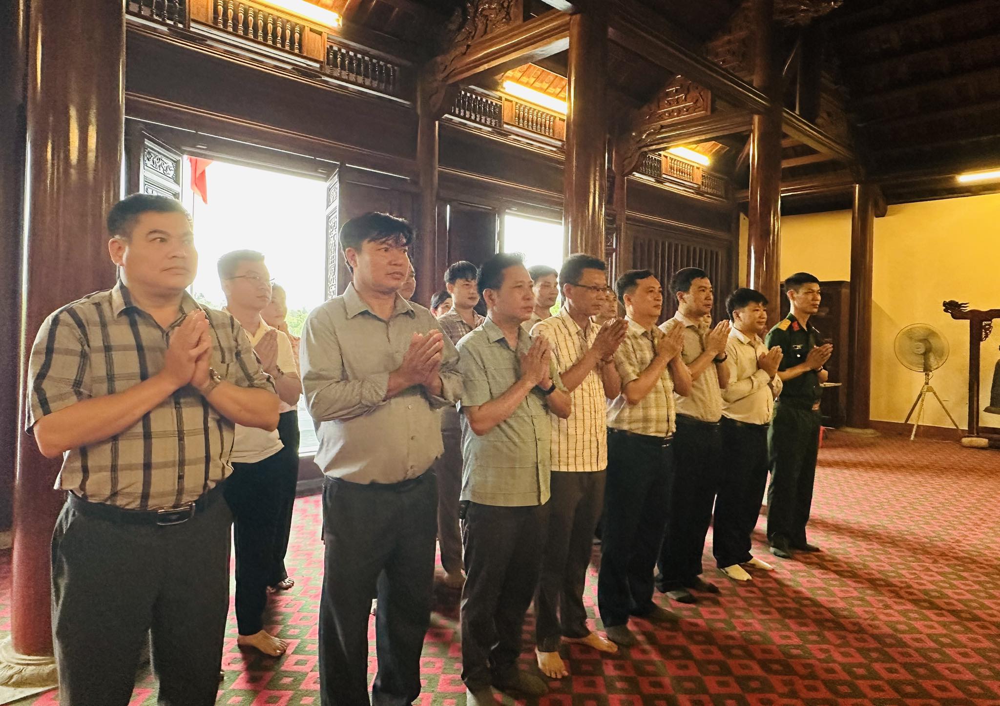 UBND xã Hồng Minh tổ chức lễ dâng hương tưởng niệm nhân kỷ niệm 136 năm Ngày sinh Chủ tịch Hồ Chí Minh (19/5/1890 - 19/5/2026