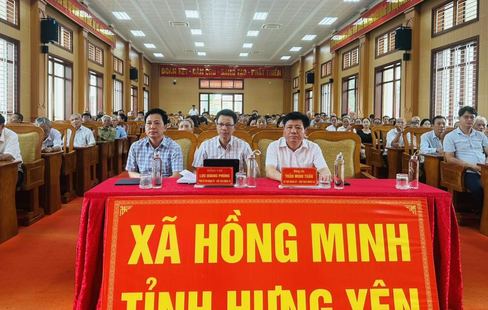 ĐẢNG ỦY XÃ HỒNG MINH LONG TRỌNG TỔ CHỨC LỄ TRAO TẶNG HUY HIỆU ĐẢNG ĐỢT 19/5/2026