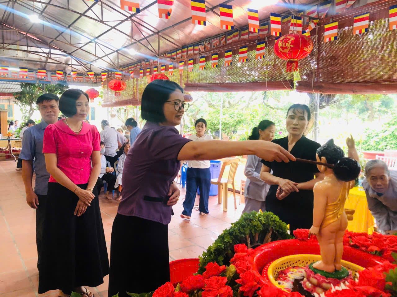 LÃNH ĐẠO XÃ HỒNG MINH THĂM, CHÚC MỪNG CÁC CƠ SỞ PHẬT GIÁO NHÂN DỊP ĐẠI LỄ PHẬT ĐẢN PHẬT LỊCH 2569 – DƯƠNG LỊCH 202