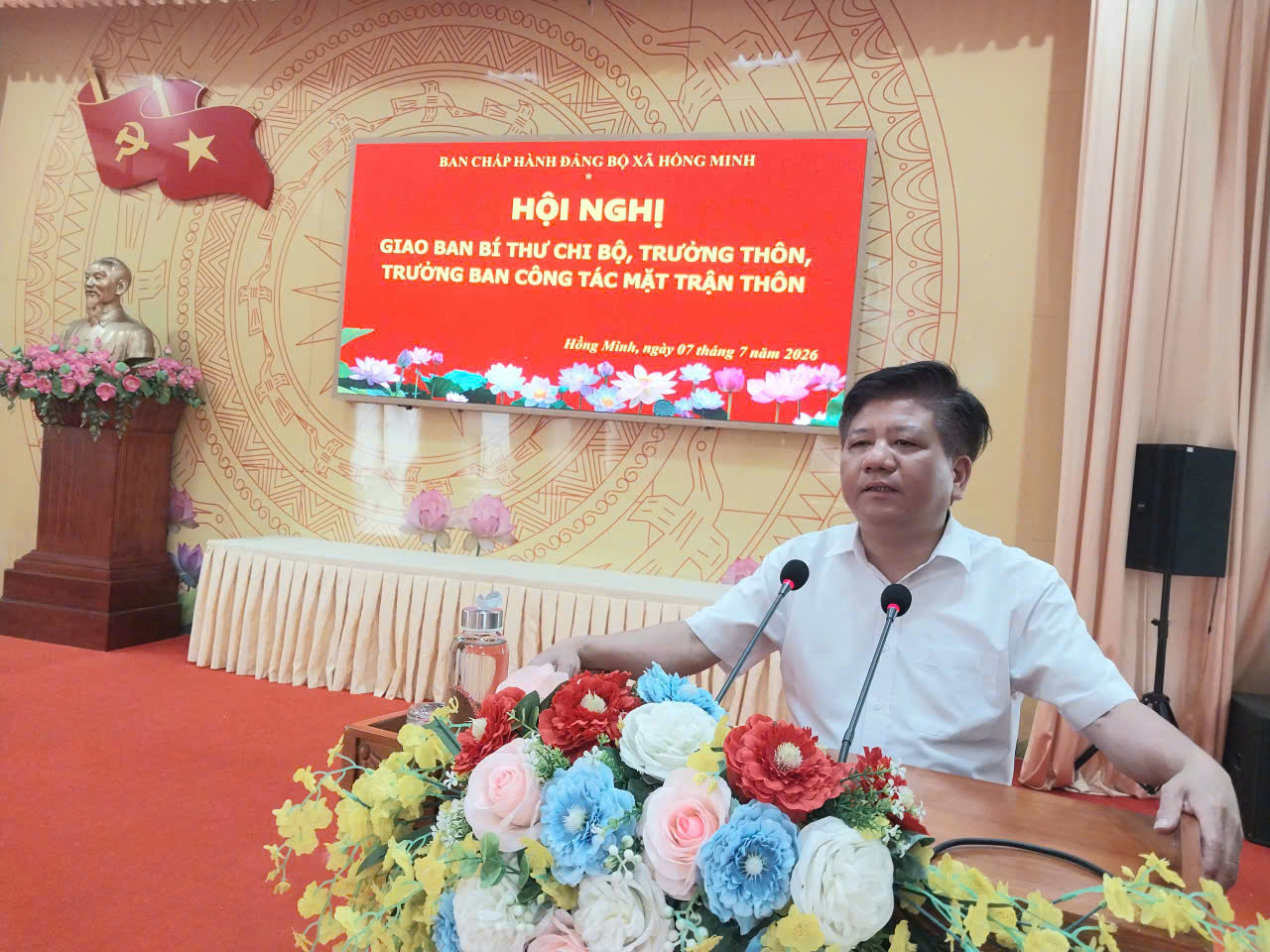 HỒNG MINH GIAO BAN BÍ THƯ CHI BỘ, TRƯỞNG THÔN,  TRƯỞNG BAN CÔNG TÁC MẶT TRẬN THÔN SAU SÁP NHẬP