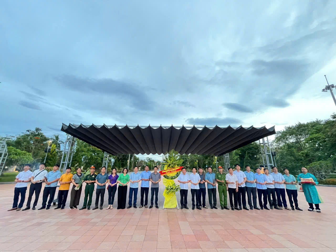 ĐOÀN ĐẠI BIỂU XÃ HỒNG MINH TRI ÂN CÁC ANH HÙNG LIỆT SỸ NHÂN KỶ NIỆM 79 NĂM NGÀY THƯƠNG BINH - LIỆT SỸ